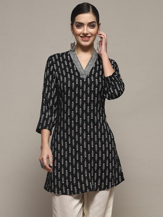 Biba Ethnic Motifs Printed V-Neck Straight Kurti