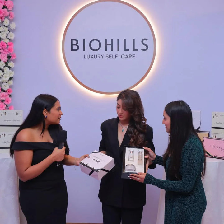 Biohills Glow & Glassy Face Mask 100gm | Niacinamide, Alpha Arbutin & Ginseng for Brightening & Radiance | Almond Oil, Apricot Oil & Oatmeal for Nourishment & Smooth Skin