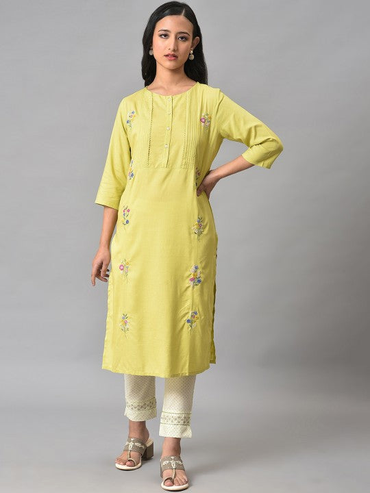 W Plus Size Round Neck Floral Embroidered Straight Kurta