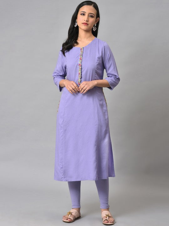 W Women Round Neck Thread Work Kurta