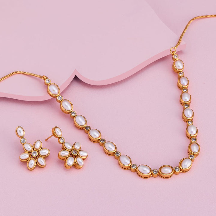 Antique Necklace 182710