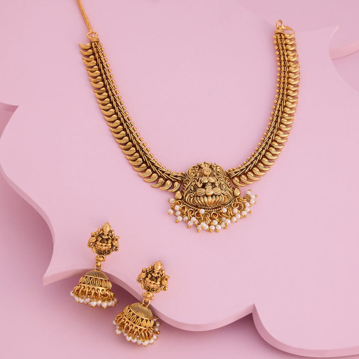 Antique Necklace 190930