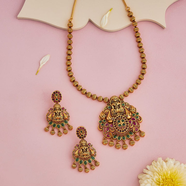 Antique Necklace 190306